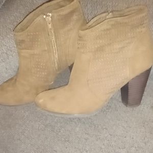 Ana's new approach memory foam heels/boots. Size 9 in women's. They are brown.